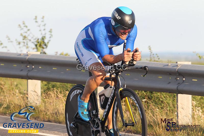 20180619-0145.jpg - Medway Tri Rider Dean Radcliffe at GCC Evening 10 Time Trial 19-June-2018.  Isle of Grain, Kent.