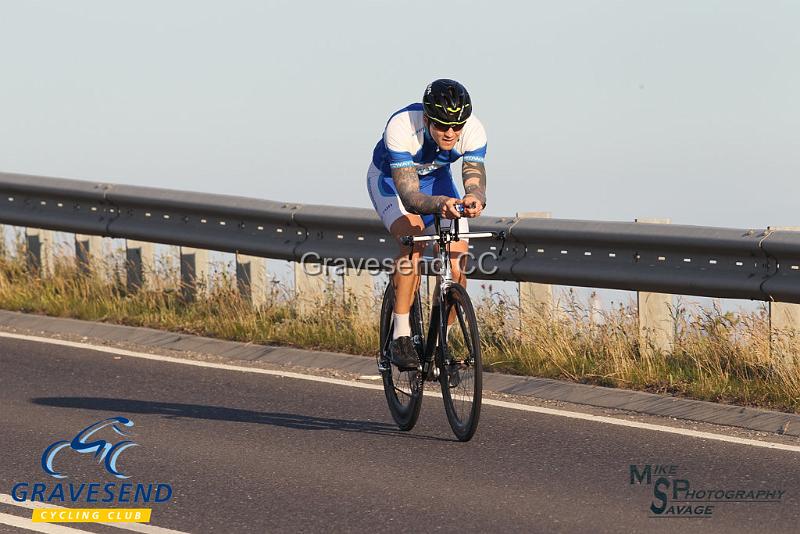 20180619-0153.jpg - Medway Tri Rider Karl Murley at GCC Evening 10 Time Trial 19-June-2018.  Isle of Grain, Kent.