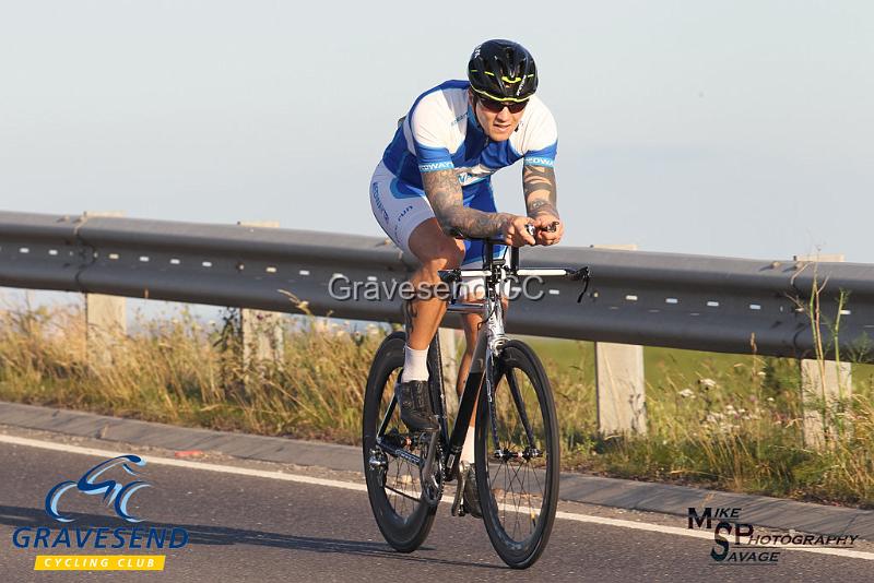 20180619-0156.jpg - Medway Tri Rider Karl Murley at GCC Evening 10 Time Trial 19-June-2018.  Isle of Grain, Kent.