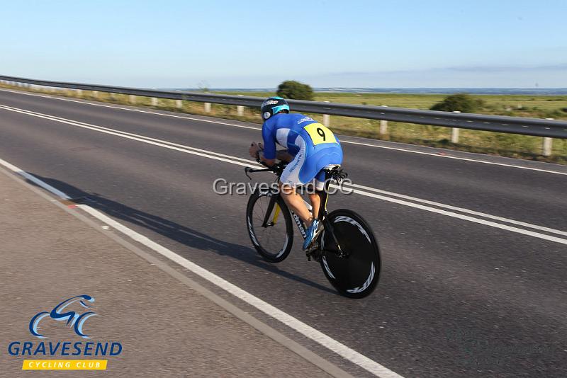 20180619-0370.jpg - Medway Tri Rider Dean Radcliffe at GCC Evening 10 Time Trial 19-June-2018.  Isle of Grain, Kent.