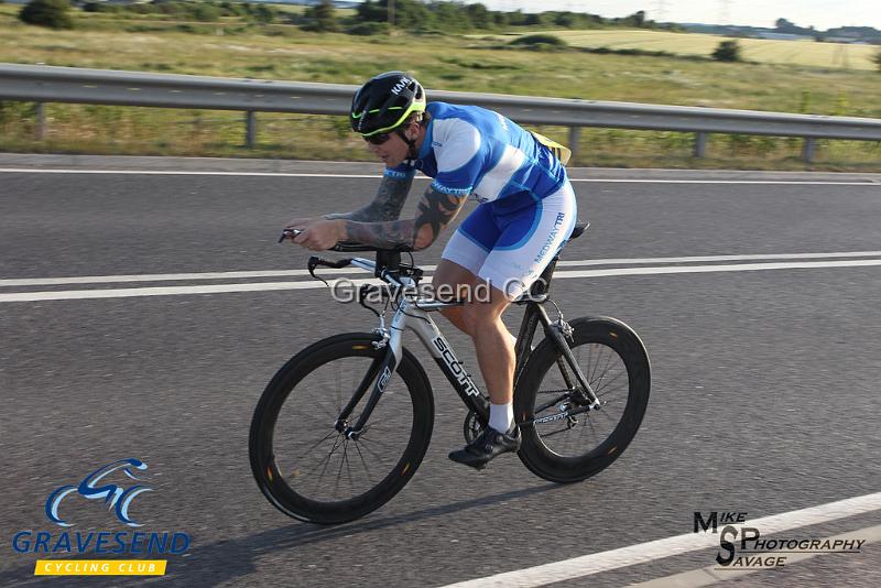 20180619-0414.jpg - Medway Tri Rider Karl Murley at GCC Evening 10 Time Trial 19-June-2018.  Isle of Grain, Kent.