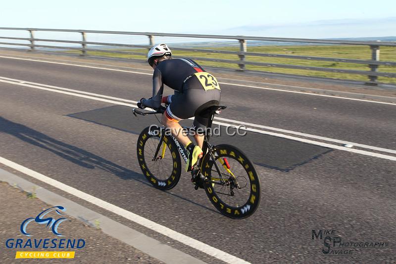 20180619-0559.jpg - Velocity Multisport Rider Mike Hawkins at GCC Evening 10 Time Trial 19-June-2018.  Isle of Grain, Kent.