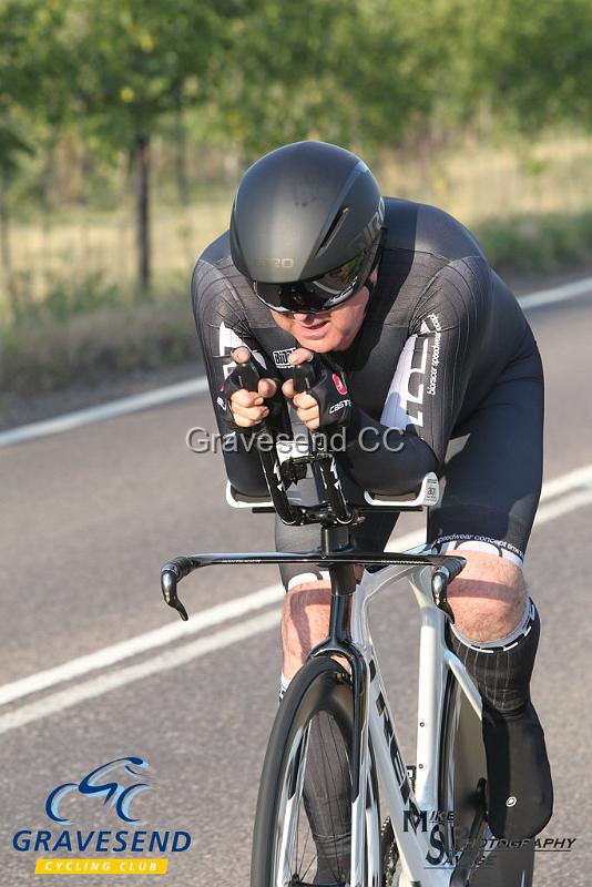 20180703-0017.jpg - Woolwich CC Rider Gary Ricks at GCC Evening 10 Time Trial 07-July-2018.  Isle of Grain, Kent.