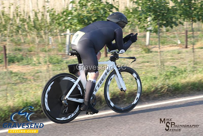 20180703-0033.jpg - Woolwich CC Rider Gary Ricks at GCC Evening 10 Time Trial 07-July-2018.  Isle of Grain, Kent.