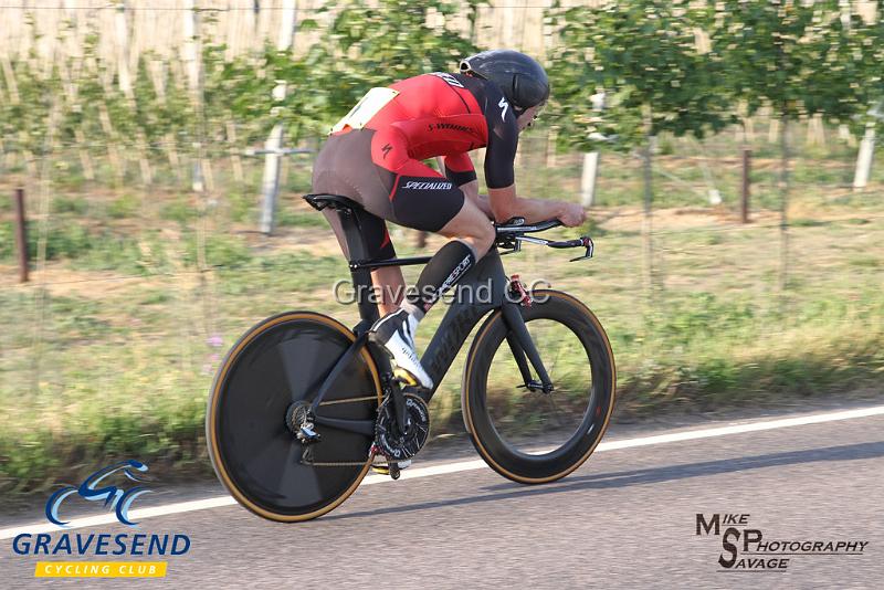 20180703-0068.jpg - GCC Rider Keith Ward at GCC Evening 10 Time Trial 07-July-2018.  Isle of Grain, Kent.
