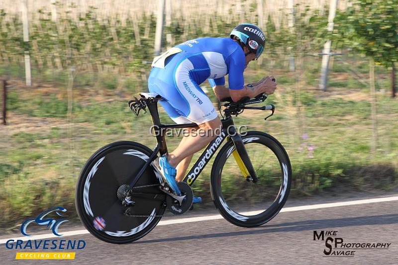 20180703-0131.jpg - Medway Tri Rider Dean Radcliffe at GCC Evening 10 Time Trial 07-July-2018.  Isle of Grain, Kent.