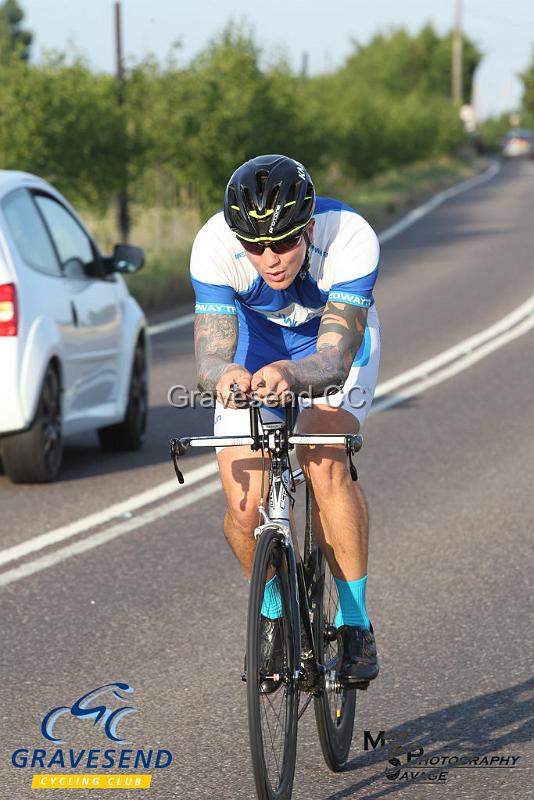 20180703-0139.jpg - Medway Tri Rider Karl Murley at GCC Evening 10 Time Trial 07-July-2018.  Isle of Grain, Kent.
