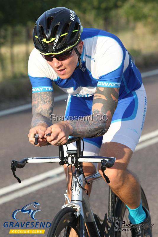 20180703-0143.jpg - Medway Tri Rider Karl Murley at GCC Evening 10 Time Trial 07-July-2018.  Isle of Grain, Kent.