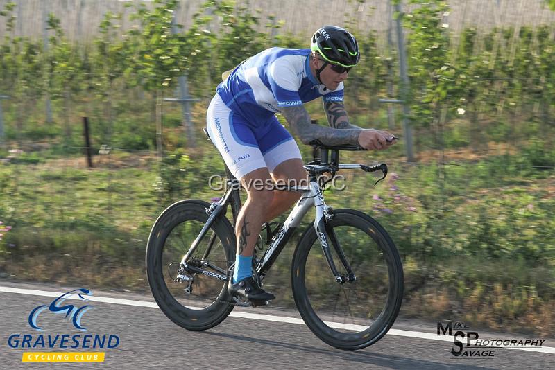 20180703-0166.jpg - Medway Tri Rider Karl Murley at GCC Evening 10 Time Trial 07-July-2018.  Isle of Grain, Kent.