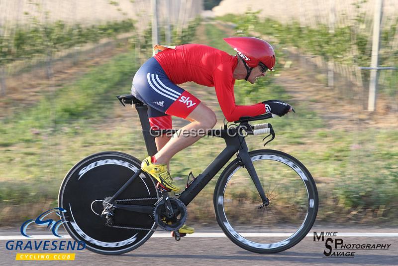 20180703-0234.jpg - Medway Tri Rider Chris Fry at GCC Evening 10 Time Trial 07-July-2018.  Isle of Grain, Kent.