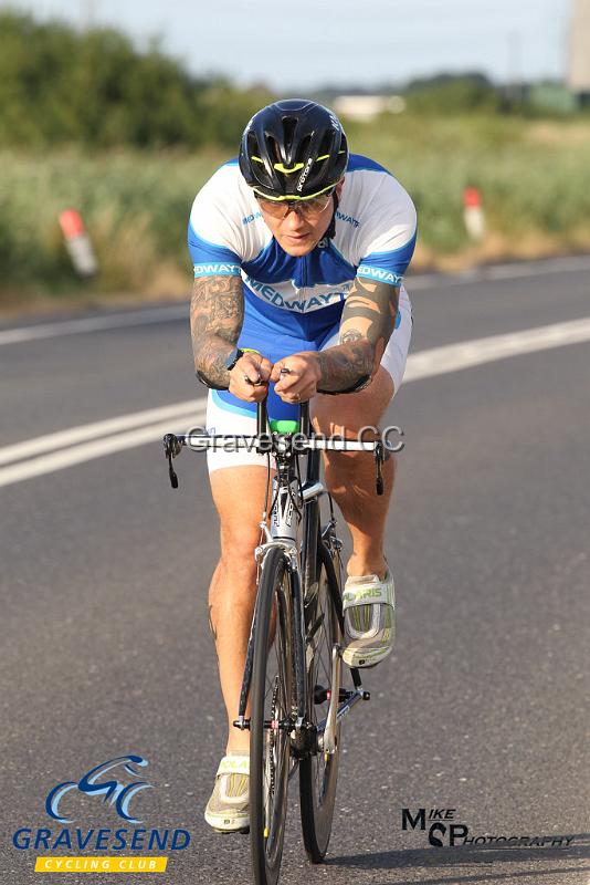 20180710-0154.jpg - Medway Tri Rider Karl Murley at GCC Evening 10 Time Trial 10-July-2018.  Isle of Grain, Kent.