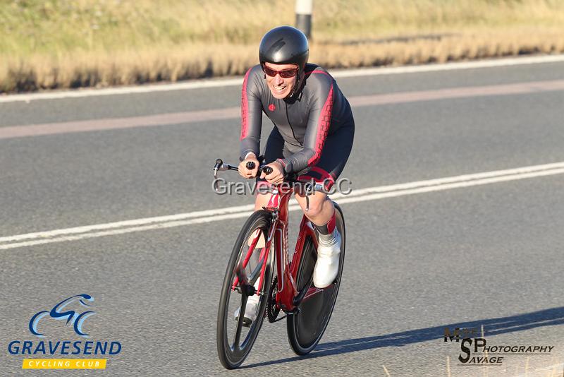 20180731-0249.jpg - Wigmore CC Rider Antony Bee at GCC Evening 10 Time Trial 31-July-2018.  Isle of Grain, Kent.