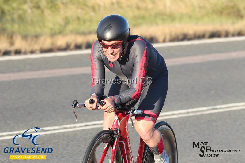 20180731-0254.jpg - Wigmore CC Rider Antony Bee at GCC Evening 10 Time Trial 31-July-2018.  Isle of Grain, Kent.