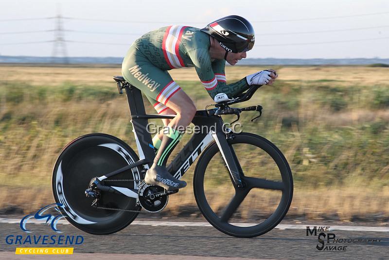 20180731-0464.jpg - Medway Velo Rider Lee Kingston at GCC Evening 10 Time Trial 31-July-2018.  Isle of Grain, Kent.