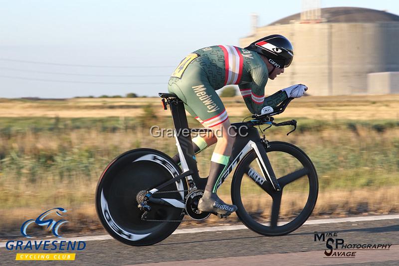 20180731-0469.jpg - Medway Velo Rider Lee Kingston at GCC Evening 10 Time Trial 31-July-2018.  Isle of Grain, Kent.