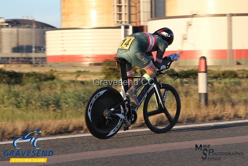 20180731-0472.jpg - Medway Velo Rider Lee Kingston at GCC Evening 10 Time Trial 31-July-2018.  Isle of Grain, Kent.