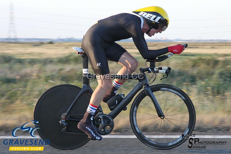 20180731-0540.jpg - Direct Power CT Rider David Churchill at GCC Evening 10 Time Trial 31-July-2018.  Isle of Grain, Kent.