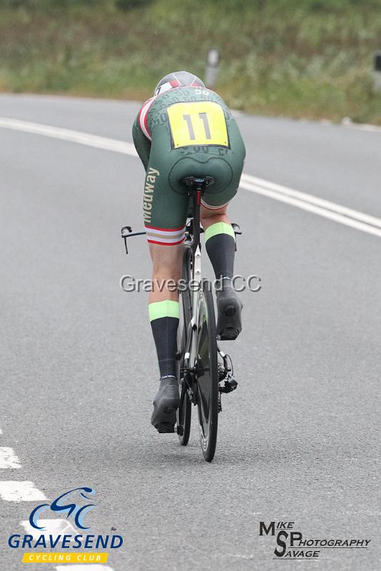 20180807-0107.jpg - Medway Velo Rider Lee Kingston at GCC Evening 10 Time Trial 07-Aug-2018.  Isle of Grain, Kent.