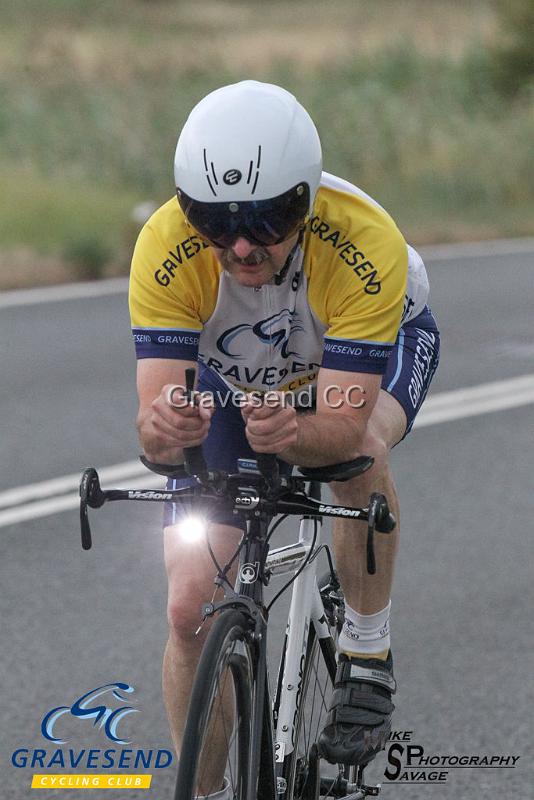 20180807-0164.jpg - GCC Rider Dave Barnes at GCC Evening 10 Time Trial 07-Aug-2018.  Isle of Grain, Kent.