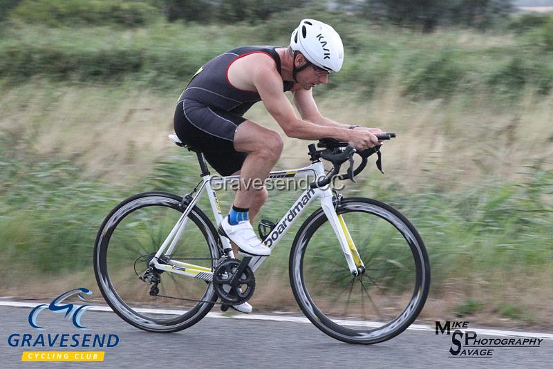 20180807-0201.jpg - Medway Tri Rider Steve Mitchell at GCC Evening 10 Time Trial 07-Aug-2018.  Isle of Grain, Kent.