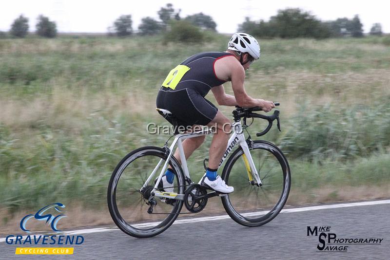 20180807-0205.jpg - Medway Tri Rider Steve Mitchell at GCC Evening 10 Time Trial 07-Aug-2018.  Isle of Grain, Kent.