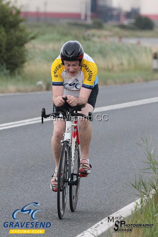 20180807-0226.jpg - GCC Rider Keith Ward at GCC Evening 10 Time Trial 07-Aug-2018.  Isle of Grain, Kent.