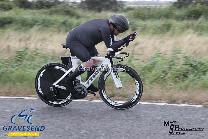 20180807-0275.jpg - Woolwich CC Rider Gary Ricks at GCC Evening 10 Time Trial 07-Aug-2018.  Isle of Grain, Kent.