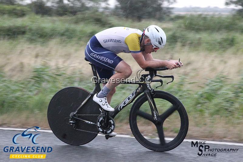 20180807-0297.jpg - GCC Rider Steve Harrington at GCC Evening 10 Time Trial 07-Aug-2018.  Isle of Grain, Kent.