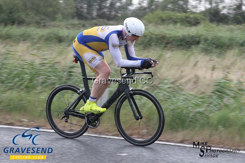20180807-0306.jpg - CC Bexley Rider Mark Starbuck at GCC Evening 10 Time Trial 07-Aug-2018.  Isle of Grain, Kent.