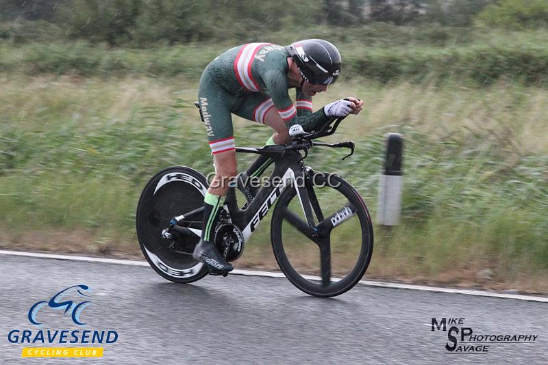 20180807-0316.jpg - Medway Velo Rider Lee Kingston at GCC Evening 10 Time Trial 07-Aug-2018.  Isle of Grain, Kent.