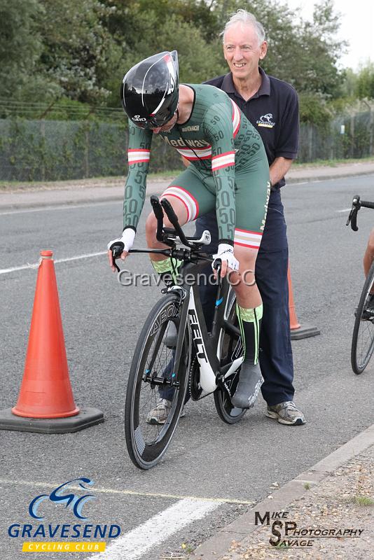 20180814-0103.jpg - Medway Velo Rider Lee Kingston at GCC Evening 10 Time Trial 14-Aug-2018.  Isle of Grain, Kent.