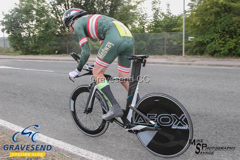 20180814-0113.jpg - Medway Velo Rider Lee Kingston at GCC Evening 10 Time Trial 14-Aug-2018.  Isle of Grain, Kent.