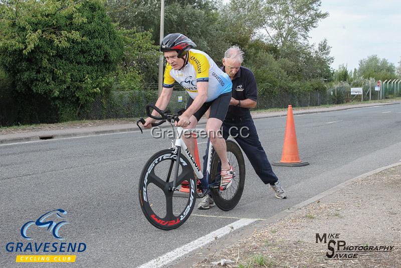 20180814-0205.jpg - GCC Rider Keith Ward at GCC Evening 10 Time Trial 14-Aug-2018.  Isle of Grain, Kent.