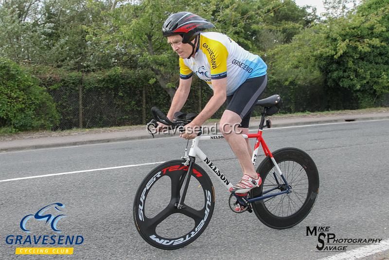 20180814-0210.jpg - GCC Rider Keith Ward at GCC Evening 10 Time Trial 14-Aug-2018.  Isle of Grain, Kent.