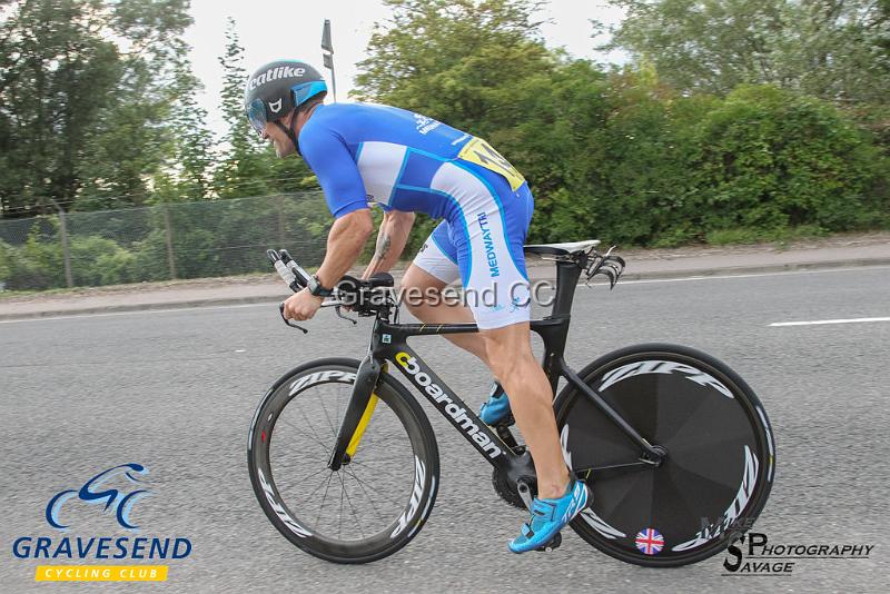 20180814-0229.jpg - Medway Tri Rider Dean Radcliffe at GCC Evening 10 Time Trial 14-Aug-2018.  Isle of Grain, Kent.