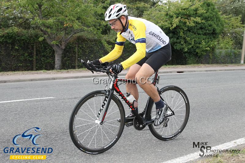 20180814-0243.jpg - GCC Rider Roger Turk at GCC Evening 10 Time Trial 14-Aug-2018.  Isle of Grain, Kent.