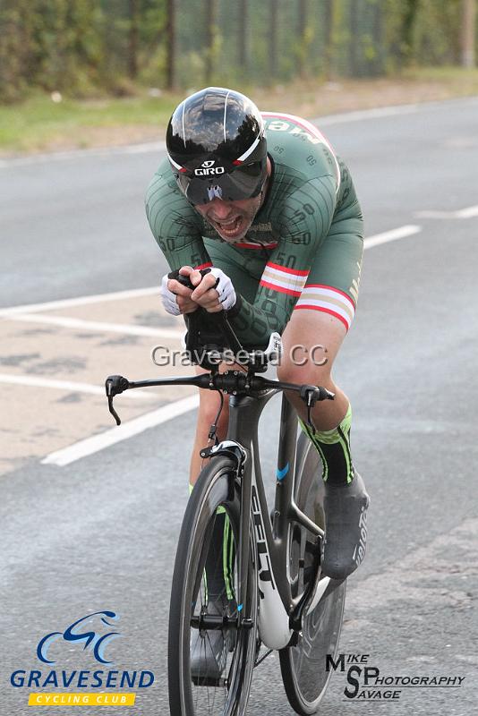 20180814-0302.jpg - Medway Velo Rider Lee Kingston at GCC Evening 10 Time Trial 14-Aug-2018.  Isle of Grain, Kent.