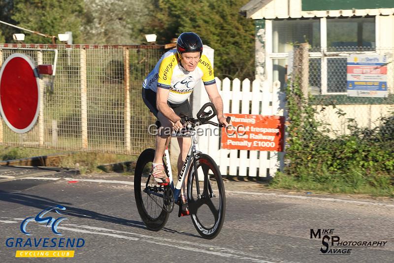20180821-0057.jpg - GCC Rider Keith Ward at GCC Evening 10 Time Trial 21-August-2018.  Isle of Grain, Kent.