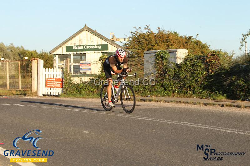 20180821-0140.jpg - Medway Tri Rider Mark Laing at GCC Evening 10 Time Trial 21-August-2018.  Isle of Grain, Kent.