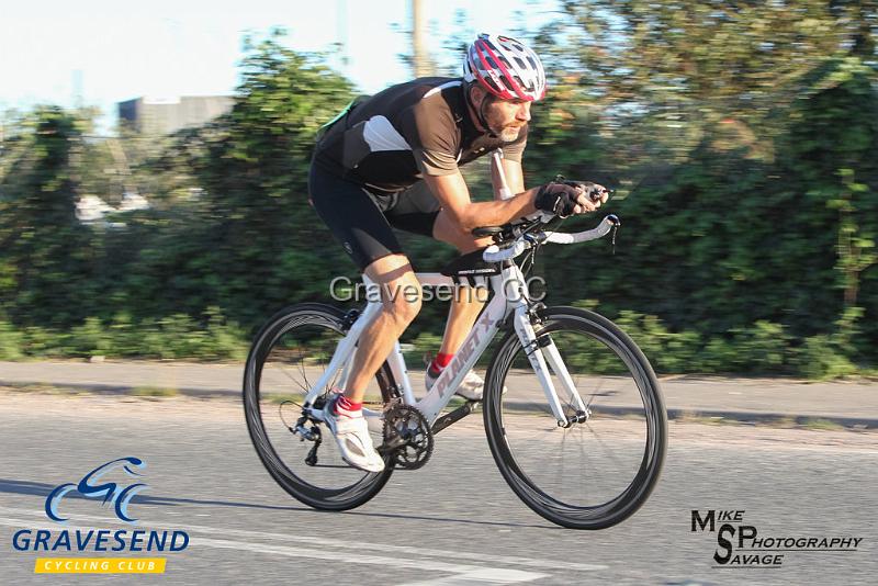 20180821-0146.jpg - Medway Tri Rider Mark Laing at GCC Evening 10 Time Trial 21-August-2018.  Isle of Grain, Kent.