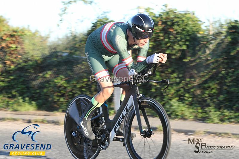 20180821-0159.jpg - Medway Velo Rider Lee Kingston at GCC Evening 10 Time Trial 21-August-2018.  Isle of Grain, Kent.