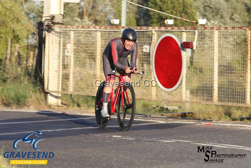 20180821-0211.jpg - Wigmore CC Rider Antony Bee at GCC Evening 10 Time Trial 21-August-2018.  Isle of Grain, Kent.