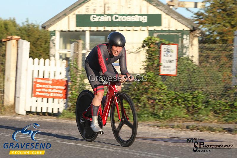 20180821-0215.jpg - Wigmore CC Rider Antony Bee at GCC Evening 10 Time Trial 21-August-2018.  Isle of Grain, Kent.