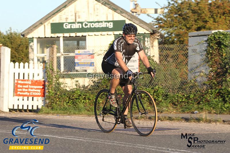 20180821-0252.jpg - Medway Tri Rider Peter Stawowski at GCC Evening 10 Time Trial 21-August-2018.  Isle of Grain, Kent.