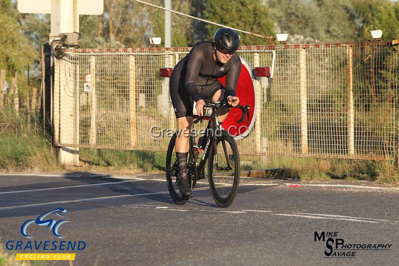 20180821-0308.jpg - Gemini VC Rider Luke Holland at GCC Evening 10 Time Trial 21-August-2018.  Isle of Grain, Kent.