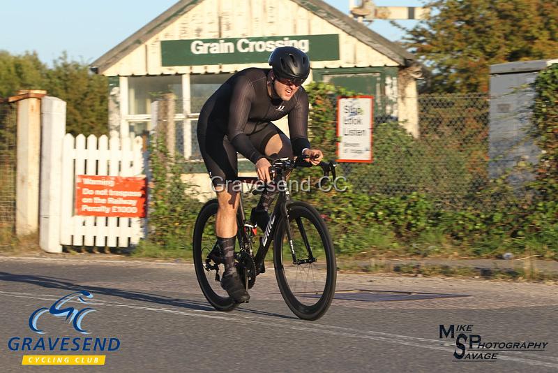 20180821-0311.jpg - Gemini VC Rider Luke Holland at GCC Evening 10 Time Trial 21-August-2018.  Isle of Grain, Kent.