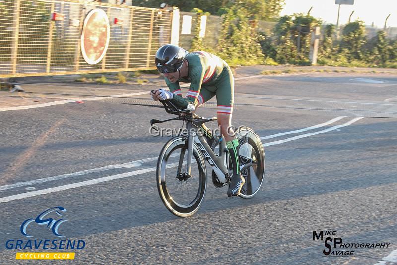 20180821-0409.jpg - Medway Velo Rider Lee Kingston at GCC Evening 10 Time Trial 21-August-2018.  Isle of Grain, Kent.