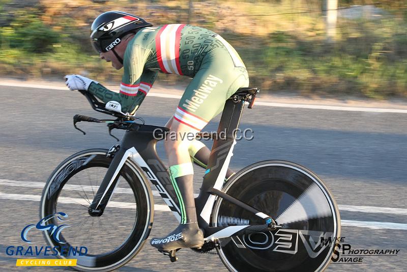 20180821-0414.jpg - Medway Velo Rider Lee Kingston at GCC Evening 10 Time Trial 21-August-2018.  Isle of Grain, Kent.