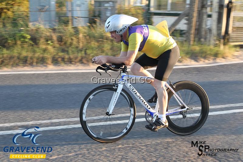 20180821-0423.jpg - CC Bexley Rider Lee Willard at GCC Evening 10 Time Trial 21-August-2018.  Isle of Grain, Kent.