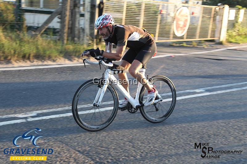 20180821-0433.jpg - Medway Tri Rider Mark Laing at GCC Evening 10 Time Trial 21-August-2018.  Isle of Grain, Kent.